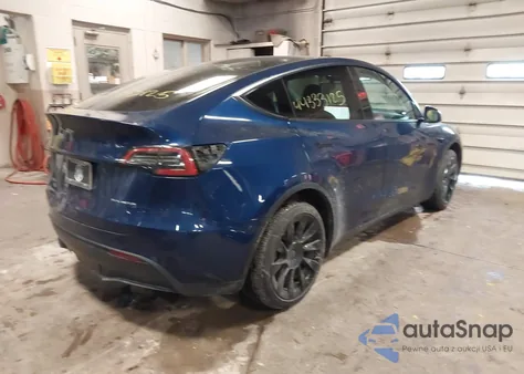 2022 Tesla Model Y Long Range Dual Motor All-Wheel Drive z USA, uszkodzony, nr VIN 7SAYGDEE4NF447310